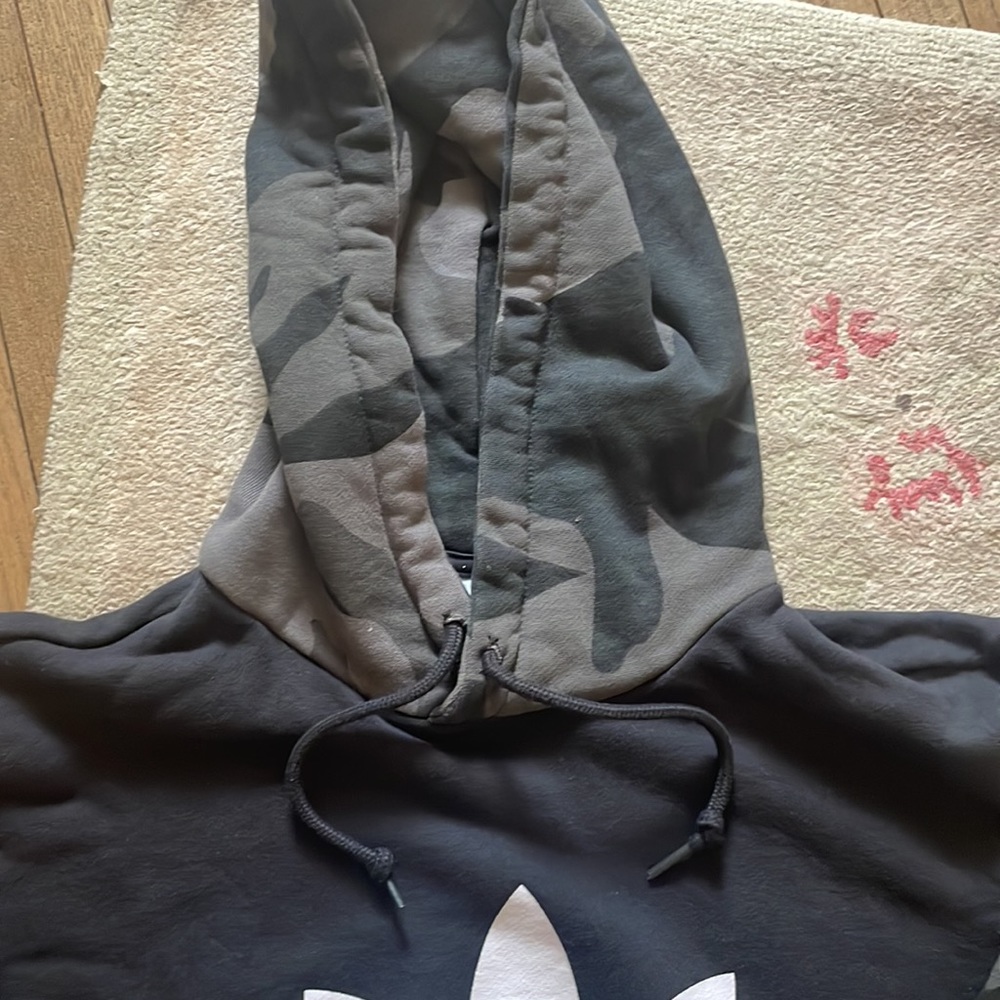 NWOT Adidas color block hoodie with camouflage hoodie and sleeves in size M. - Picture 5 of 8